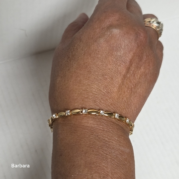 Avon Jewelry - Vintage Delicate Avon Gold-tone Oval and Crystal Link Bracelet